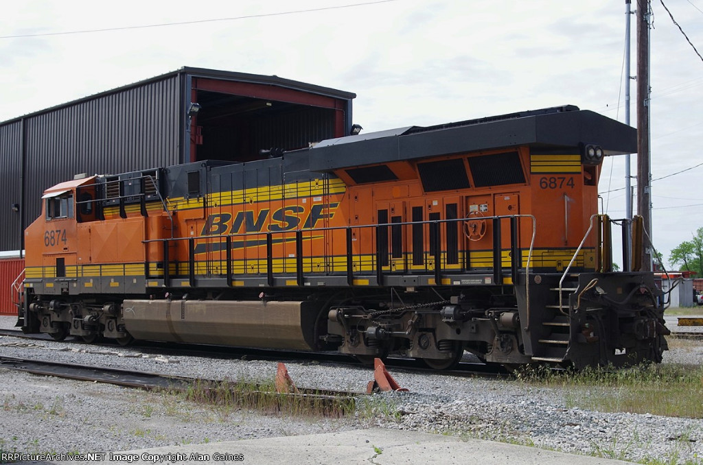 BNSF 6874